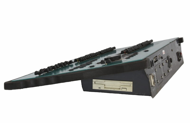 Sub Master R Consola «LSC» AXIOM de 24-48 canales 24 submaster – Arriendos Oxiluz.cl